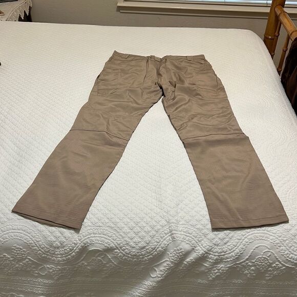 Men’s Unlined Cargo Pants  - Picture 1 of 3
